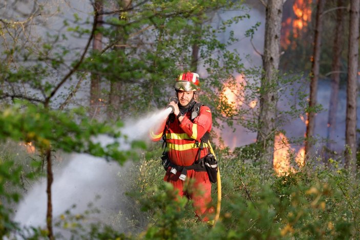 İspanya, orman yangınlarıyla mücadele ediyor