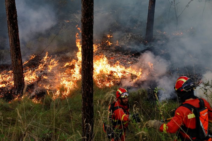 İspanya, orman yangınlarıyla mücadele ediyor