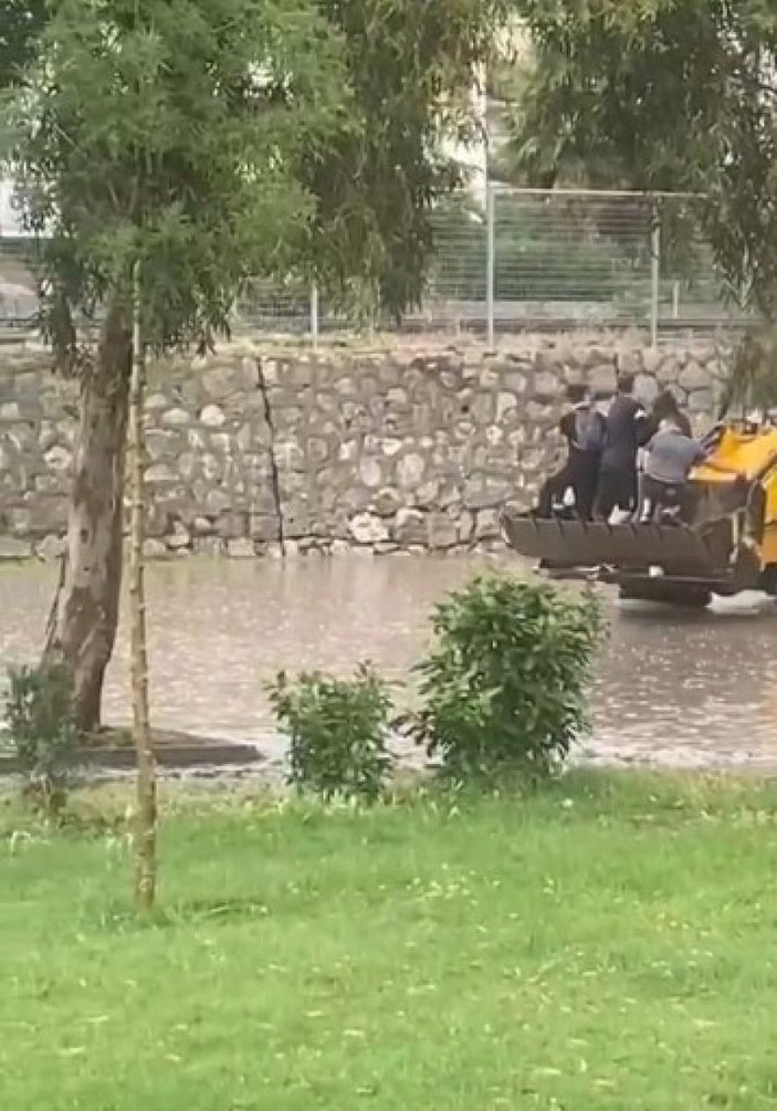 Kocaeli'de sağanak yağış sonrası sel
