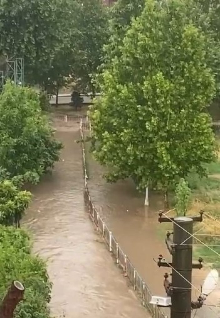 Kocaeli'de sağanak yağış sonrası sel