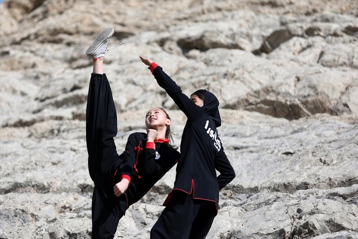 İran'daki Afgan kadın ninjalar görenleri şaşırtıyor