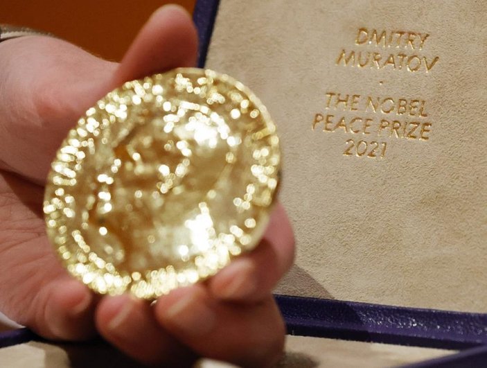 Dmitry Muratov'un Nobel Barış Ödülü madalyası satıldı