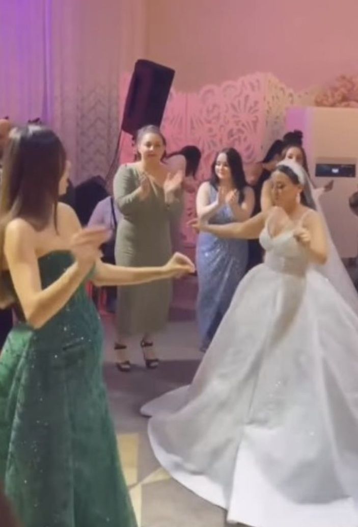 Karnı burnunda Amine Gülşe'nin göbek attığı anlar sosyal medyayı yıktı!