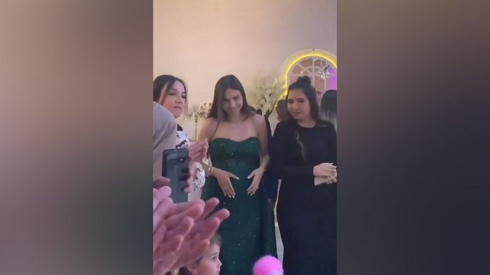 Karnı burnunda Amine Gülşe'nin göbek attığı anlar sosyal medyayı yıktı!