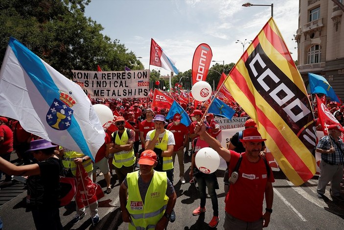 İspanya'da yüksek akaryakıt fiyatları protesto edildi