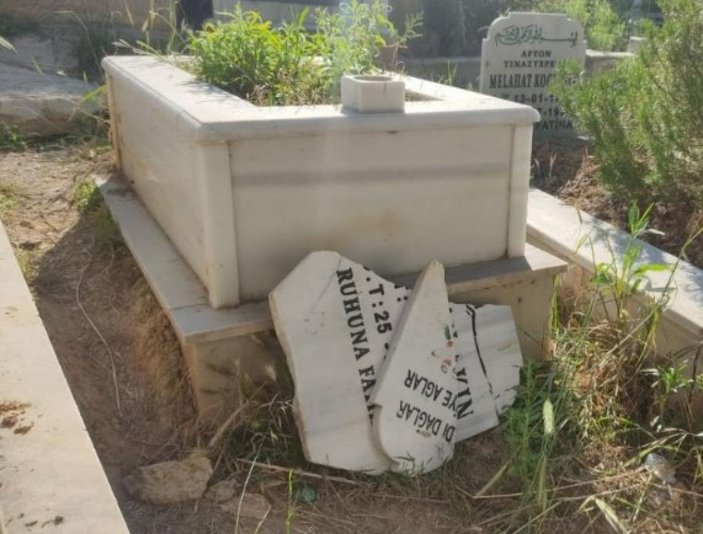 Kocaeli'de bebek mezarlarının taşları parçalandı
