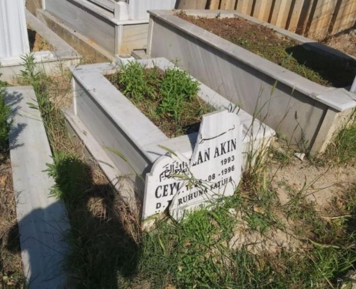 Kocaeli'de bebek mezarlarının taşları parçalandı