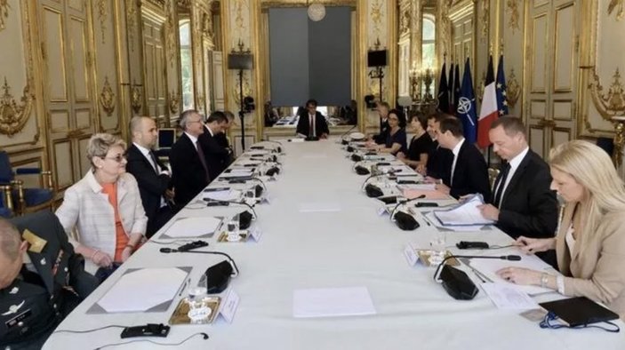 Emmanuel Macron: Türkiye NATO üyelikleriyle ilgili duruşunu netleştirilmeli