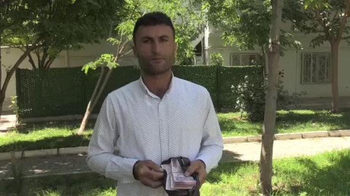 Şanlıurfa’da bankadan çektiği parayı kaldırımda unuttu