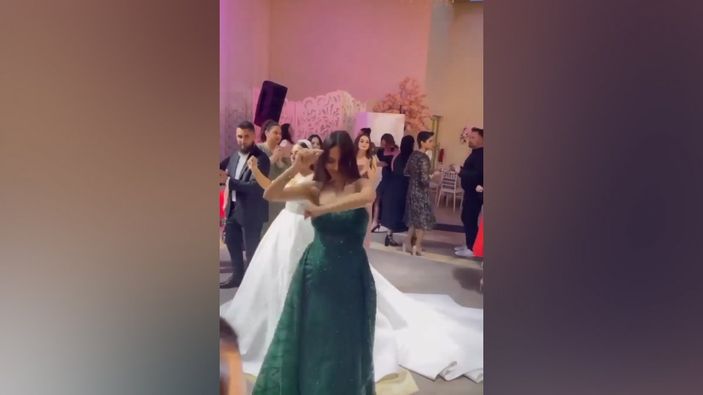 Karnı burnunda Amine Gülşe'nin göbek attığı anlar sosyal medyayı yıktı!