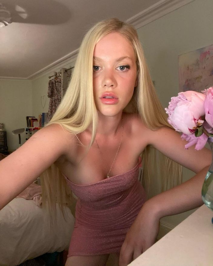 Serel Yereli'den bronz tenli dekolteli paylaşım geldi! 'Yakıyorsun bu alemi'