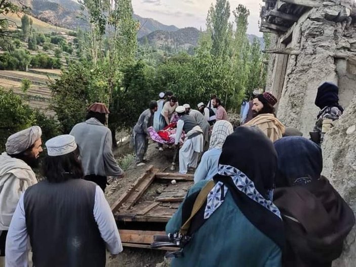 Afganistan'da 6.1 büyüklüğünde deprem
