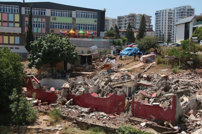 Adana’da, gece kondu yıkımında gerginlik çıktı