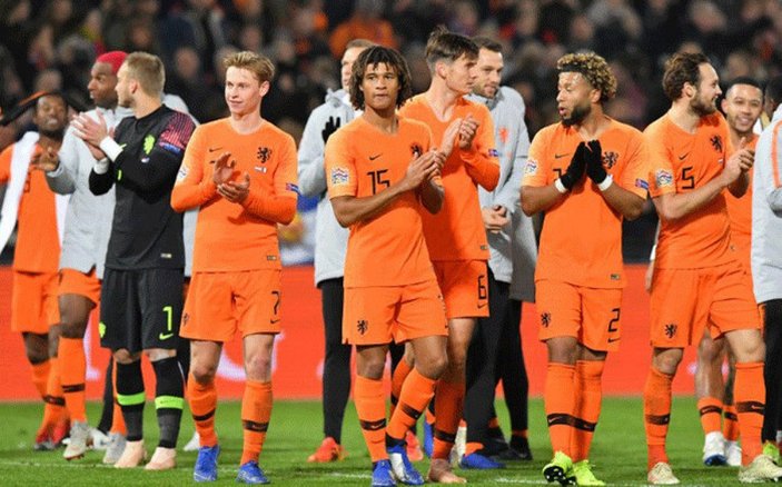 Hollanda'da kadın milli futbolcular, erkek oyuncularla eşit ücret alacak