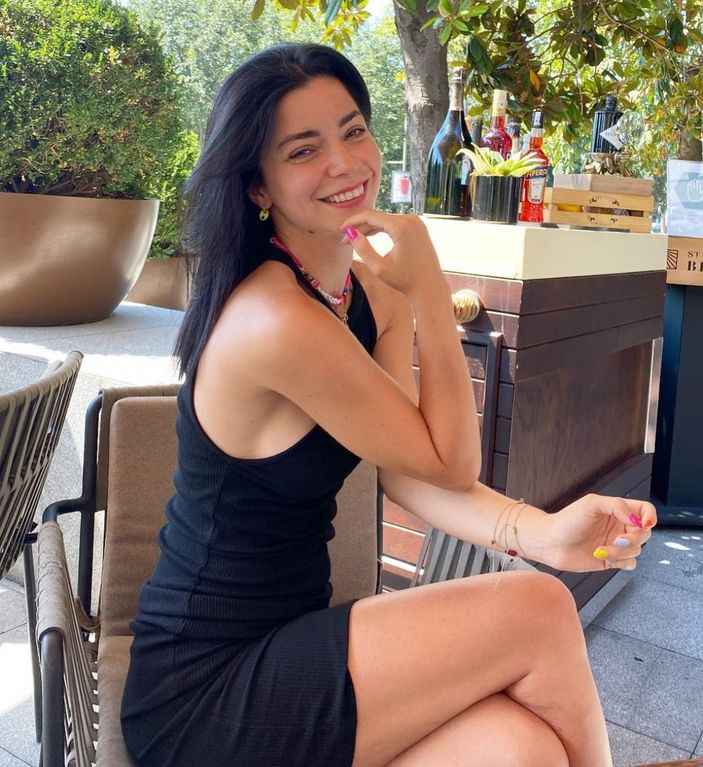 Merve Boluğur gömleğini açınca... 'Kölelik başvurusu nerden'