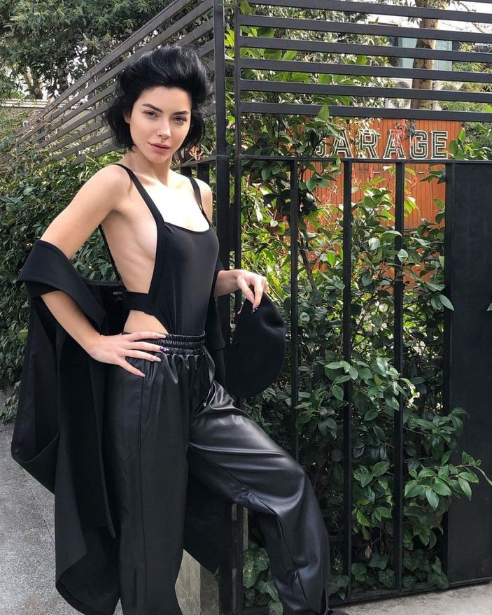 Merve Boluğur gömleğini açınca... 'Kölelik başvurusu nerden'