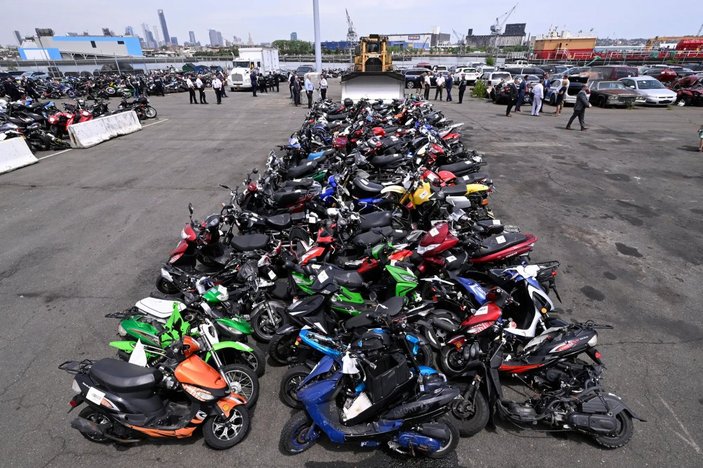 New York'ta 100 motosiklet ezildi