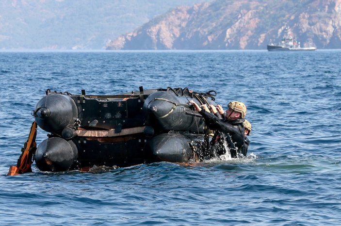 Deniz Kuvvetleri'nin kurtarıcı timi PAK, üstün yetenekleriyle göze çarpıyor