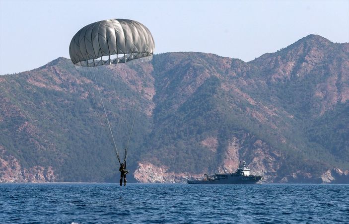 a Deniz Kuvvetleri'nin kurtarıcı timi PAK, üstün yetenekleriyle göze çarpıyor