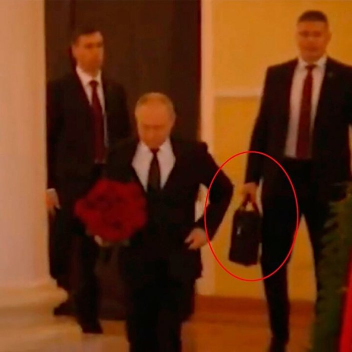 Putin'in nükleer çantasını taşıyan albay başından vurulmuş halde bulundu