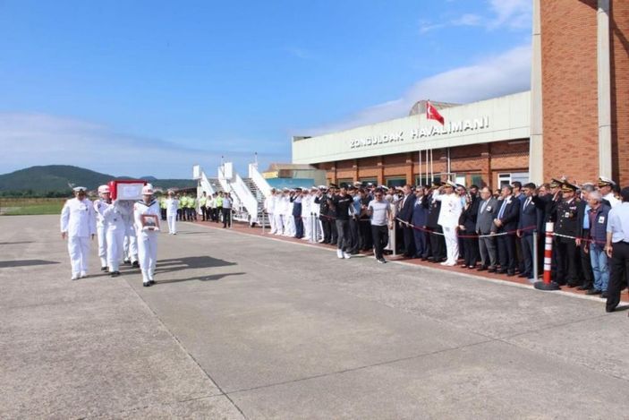 Şehit Fatih Özkaya’nın naaşı Zonguldak Havalimanı’na getirildi