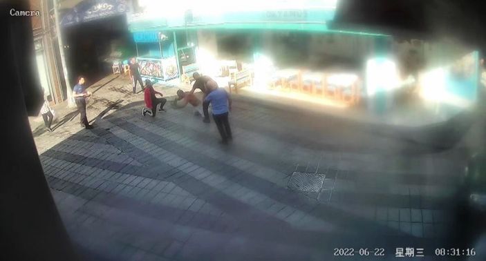 Üsküdar'da dükkan sahibi ile eski kiracı çatıştı: 1 ölü