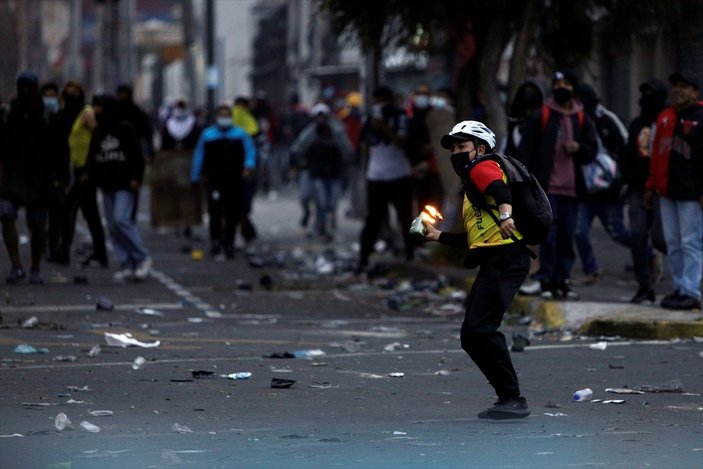 Ekvador karıştı: Hükümete protesto tehlikeli boyuta ulaştı