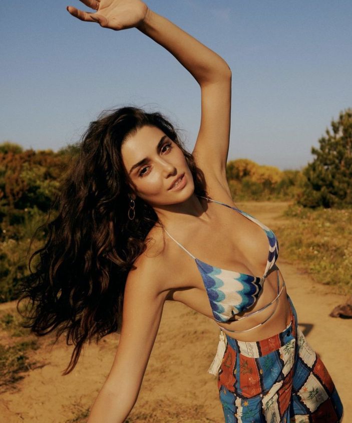 Hande Erçel'in ipli bikinisini görenin nutku tutuldu! 'Dersimiz fizik'