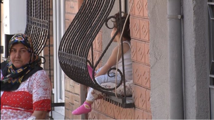 Kağıthane’de kız çocuğu sandalyeyle birlikte balkondan düştü