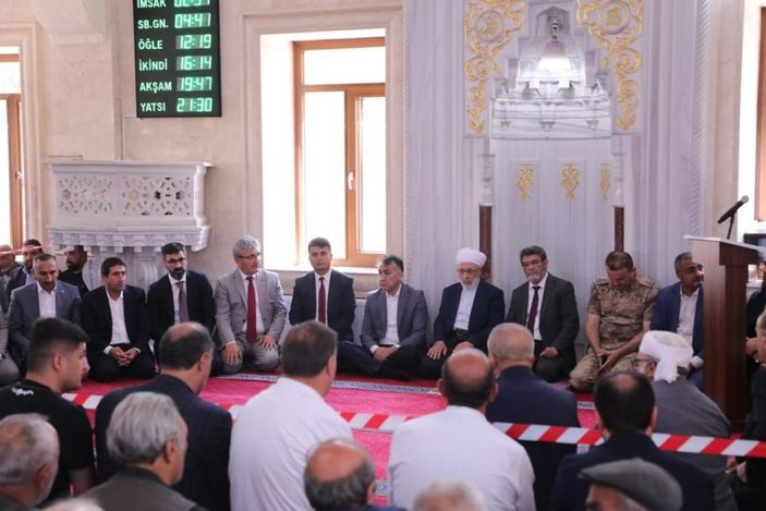 Bitlis'te husumetli aileler törenle barıştırıldı