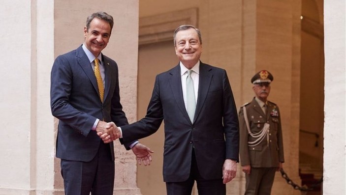 Draghi ile Miçotakis Roma'da görüştü