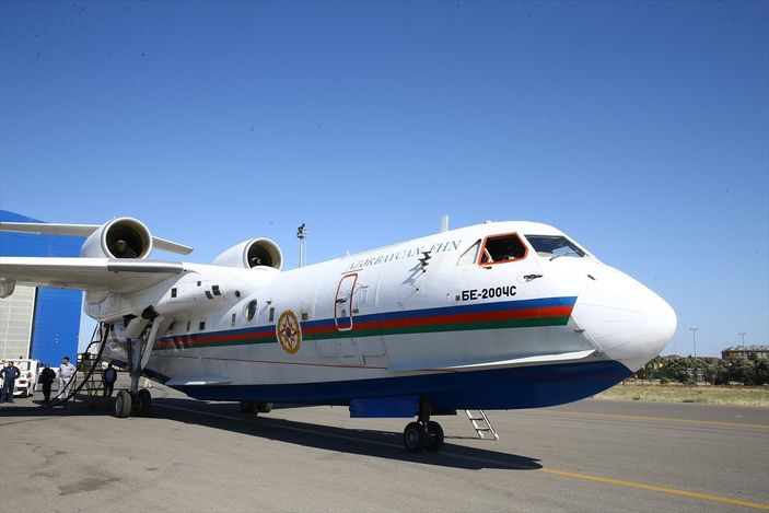 Azerbaycan, yangın söndürme çalışmaları için amfibi uçağı gönderdi
