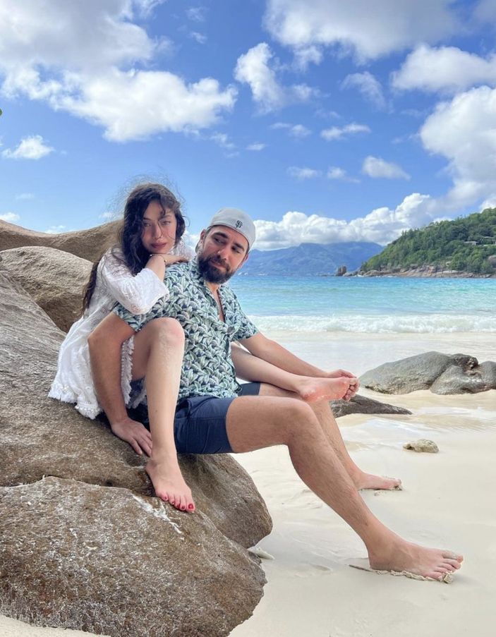 Neslihan Atagül sahalara geri döndü! Mini eteğiyle spor keyfi...