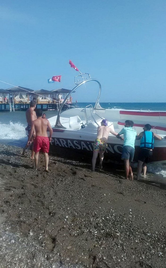 Antalya'da, Rus anne ve 2 kızı paraşütle havada asılı kaldı