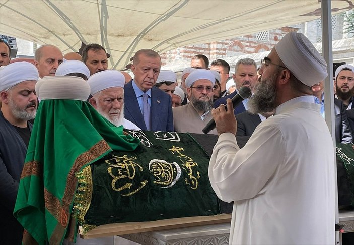 Mahmut Ustaosmanoğlu'nun cenazesindeki kalabalık, Fatih Camii ve çevresini doldurdu