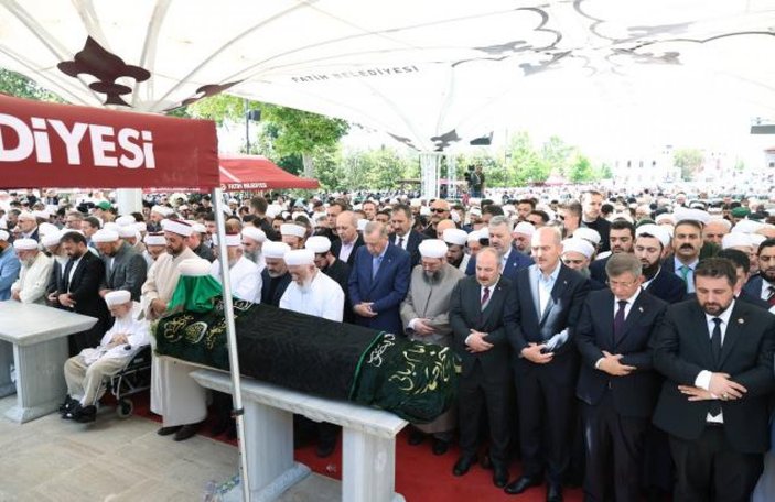 Mahmut Ustaosmanoğlu'nun tabutundaki siyah örtü dikkat çekti