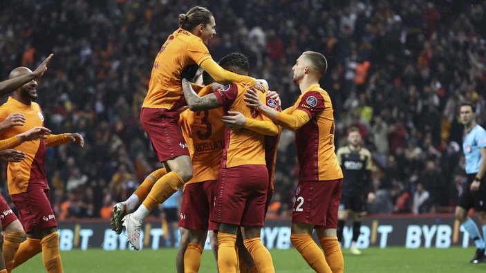 Galatasaray yeni sezon için sahaya iniyor