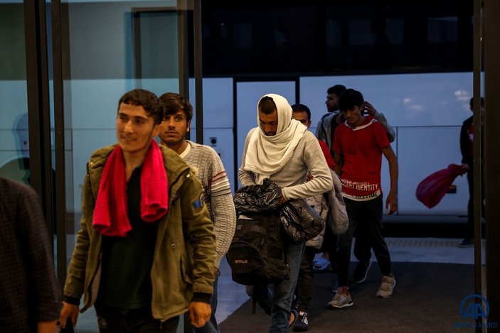 Afganistan uyruklu 131 kaçak göçmen, geri gönderildi