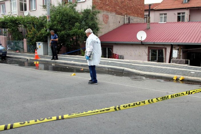 Kayseri'de boşandığı eşi ve arkadaşına sokak ortasında kurşun yağdırdı