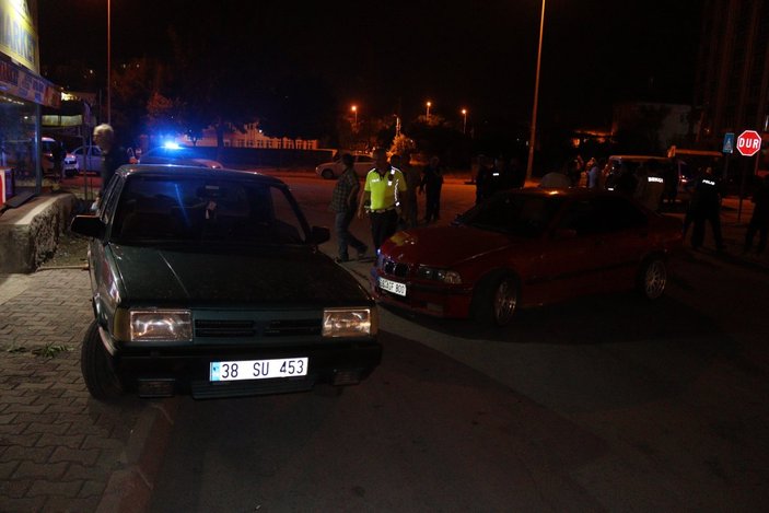Kayseri'de drift atan araç park halindeki araca vurdu