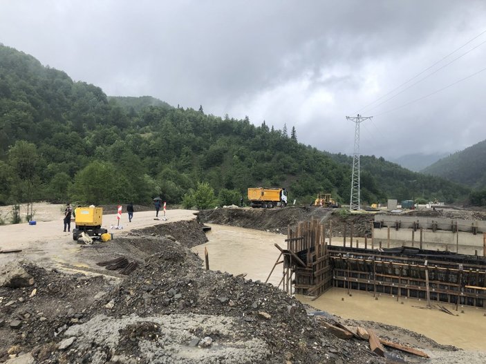 Kastamonu'da Sada Çayı taştı, iki ilçe ile bağlantı kesildi