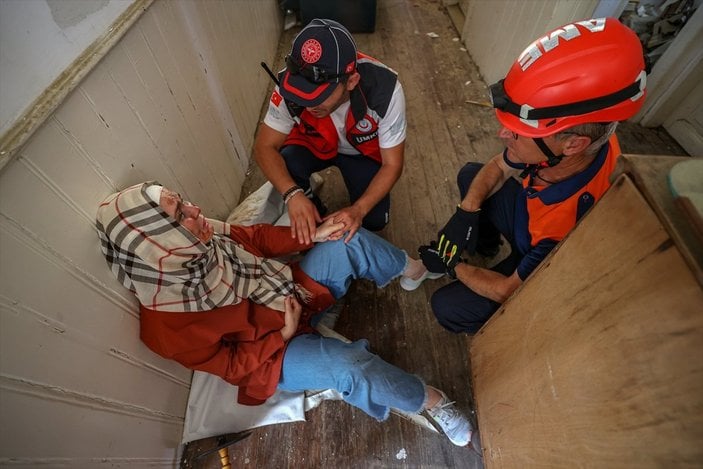 İstanbul'da deprem sonrası tıbbi tahliye tatbikatı