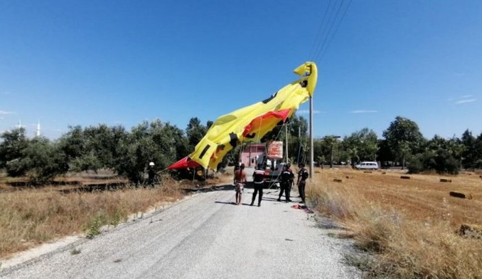 Antalya'da iki turist, bindikleri paraşütün ipinin kopmasıyla havada sürüklendi