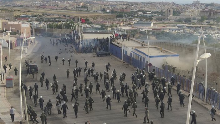 İspanya polisi, sınırdaki binlerce göçmene ateş açtı