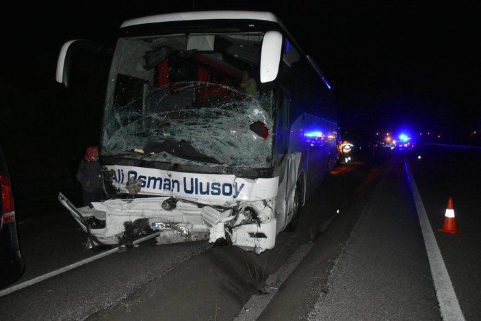 Kastamonu'da otobüs ile araç kafa kafaya çarpıştı: 2 ölü 16 yaralı