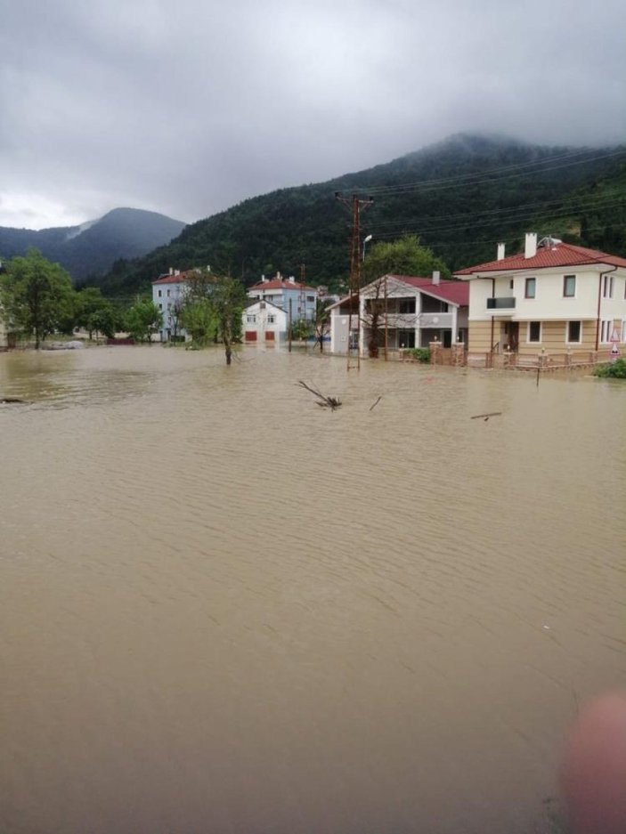 Kastamonu'nun birçok ilçesinin ulaşım yolu trafiğe kapatıldı