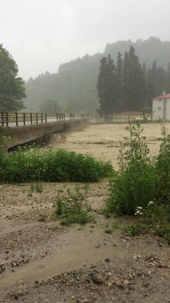 Kastamonu'nun birçok ilçesinin ulaşım yolu trafiğe kapatıldı