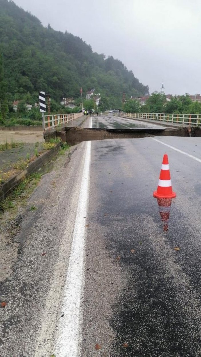 Kastamonu'nun birçok ilçesinin ulaşım yolu trafiğe kapatıldı