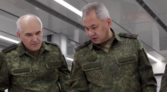 Rusya Savunma Bakanı Şoygu, Ukrayna savaşında görevli askeri birlikleri denetledi