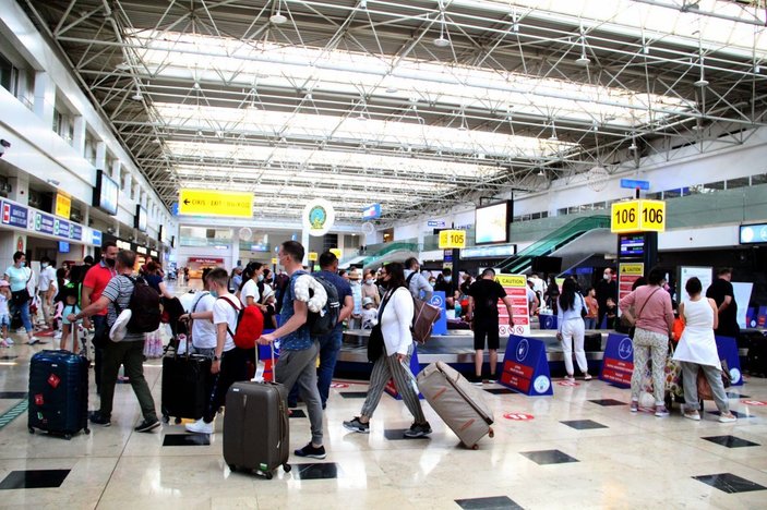 Antalya Havalimanı'nda, bir günde uçuş rekoru kırıldı